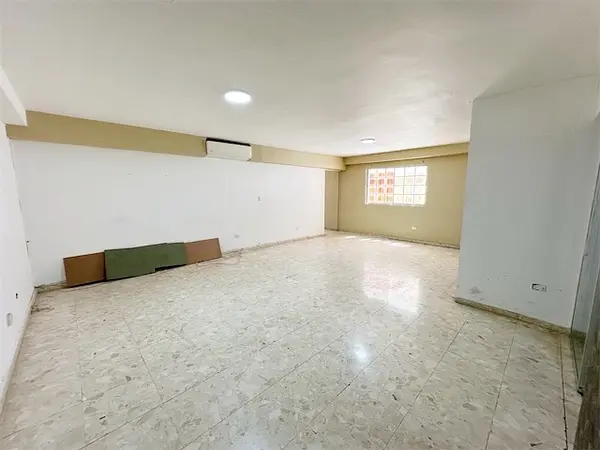 oficinas y locales comerciales - Local comercial en evaristo morales  10