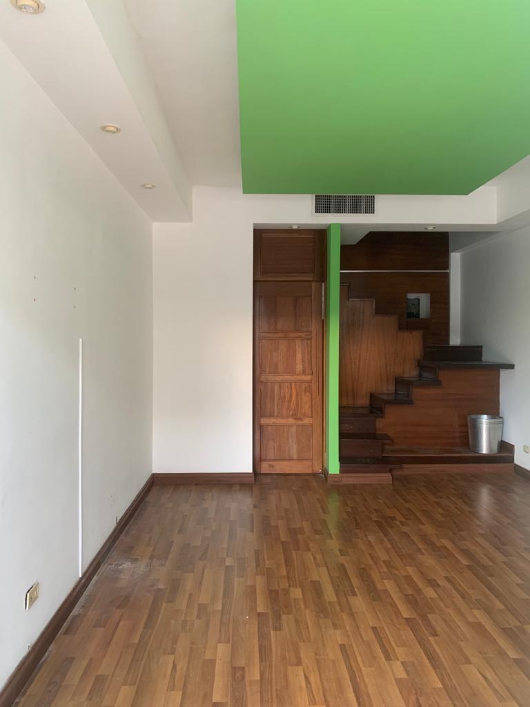 oficinas y locales comerciales - Local céntrico en Piantini 2