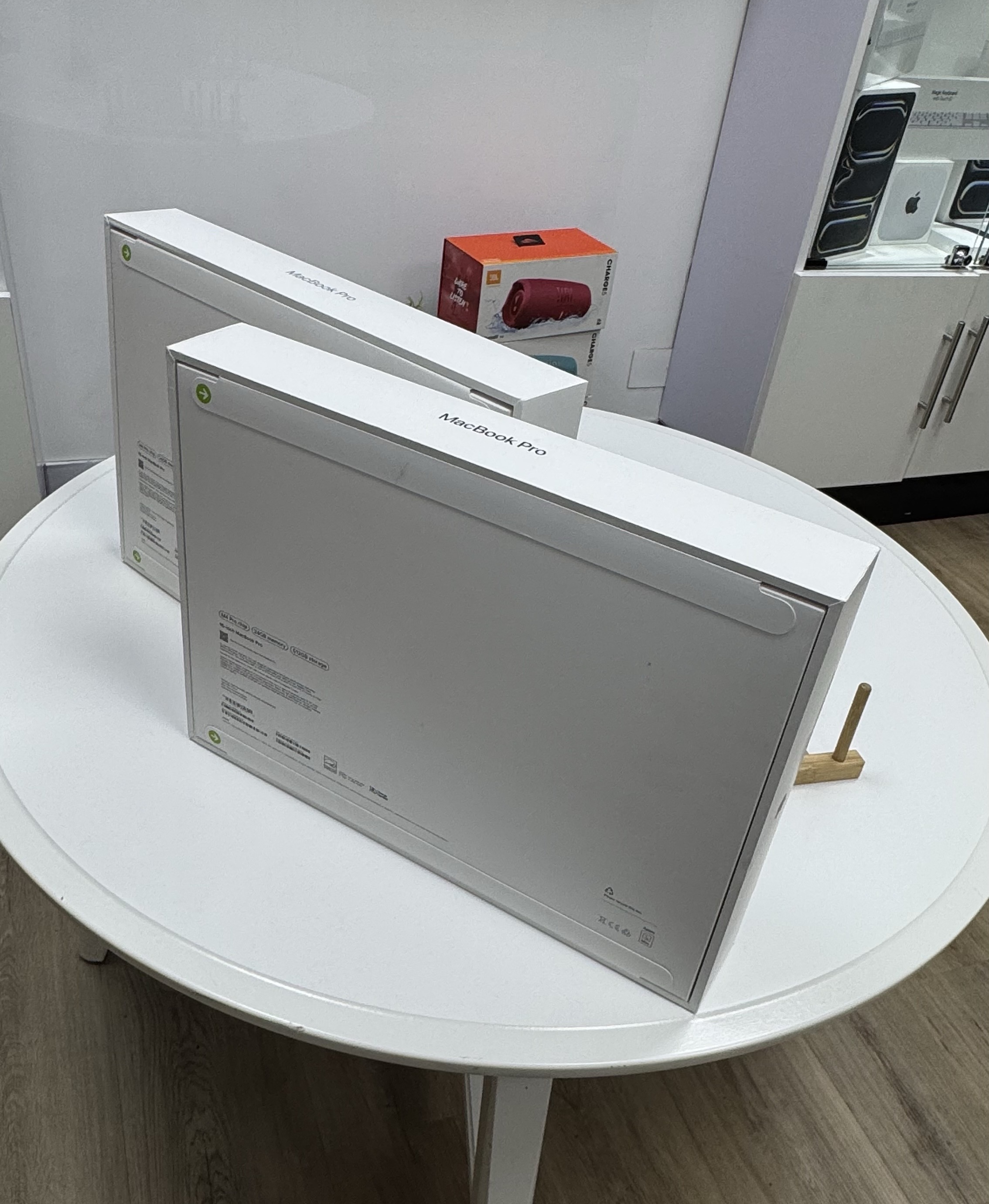 computadoras y laptops - MacBook Pro 14” M4 16GB RAM & 512GB SSD Nuevas Selladas  1
