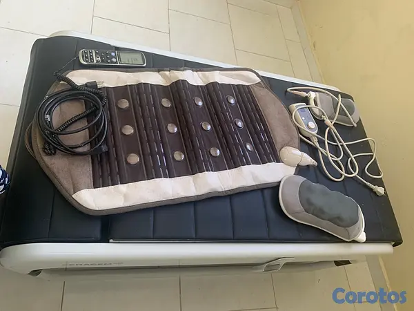Salud y Equipamiento Médico - vendo una cama de masaje  2