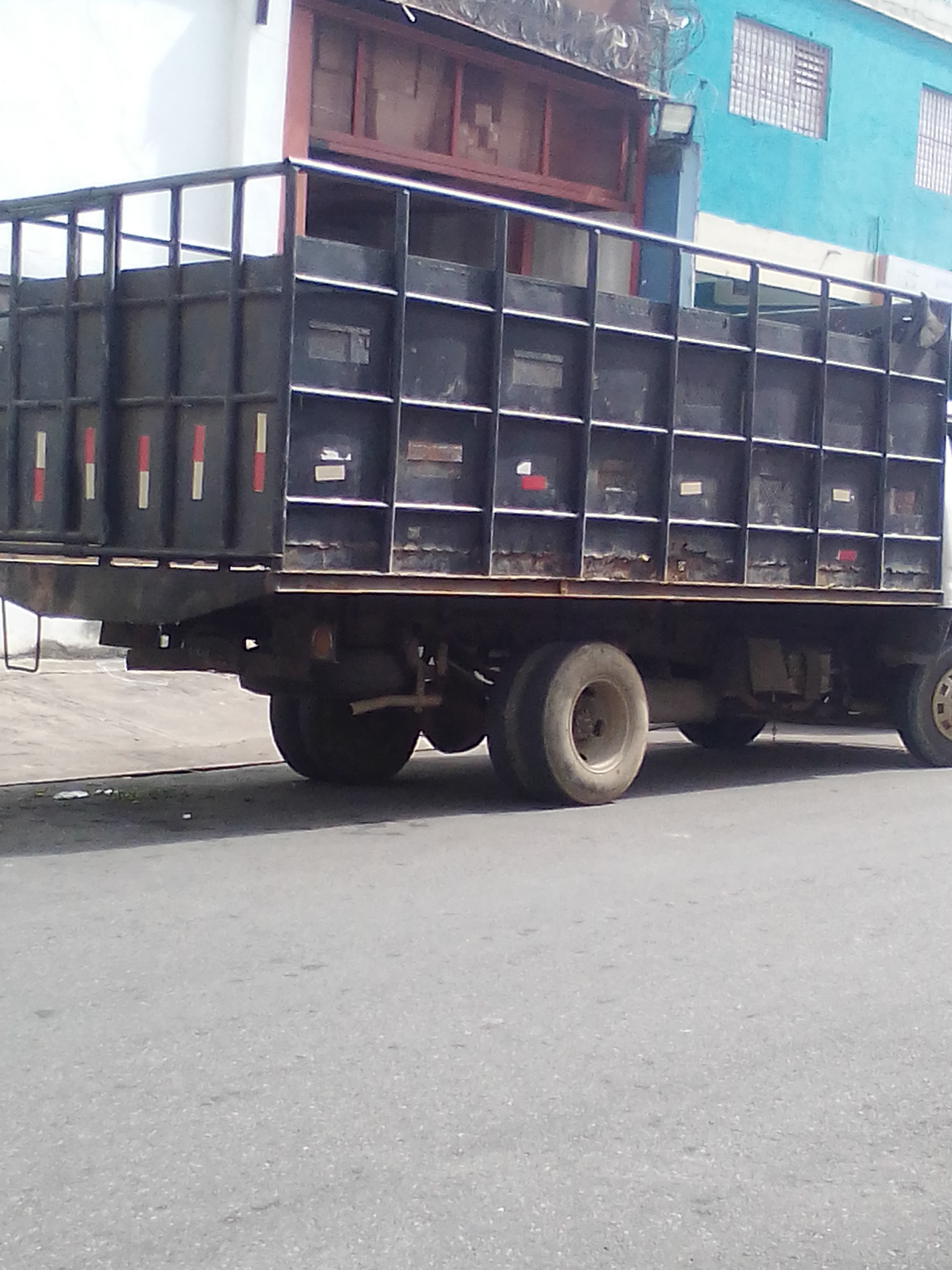 camiones y vehiculos pesados - Vendo cama de camion larga 