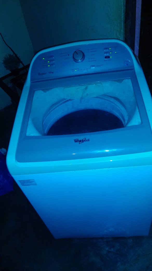 Se vende lavadora Whirlpool 17kg de oportunidad xpert system