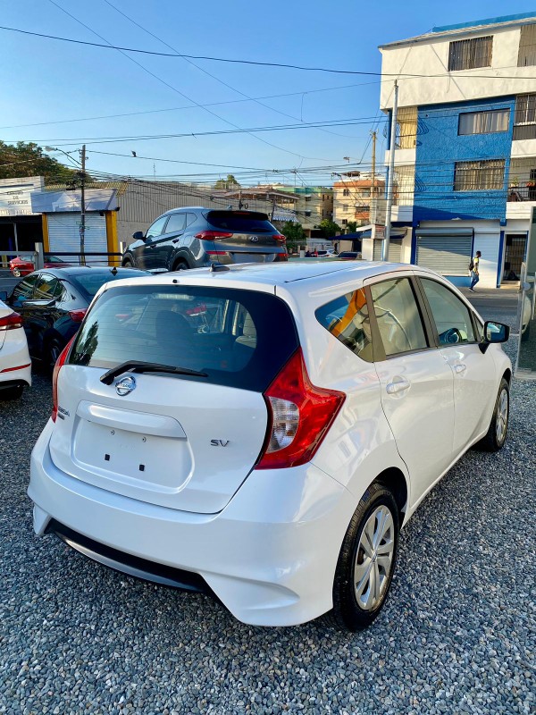 carros - Nissan versa 2018 5