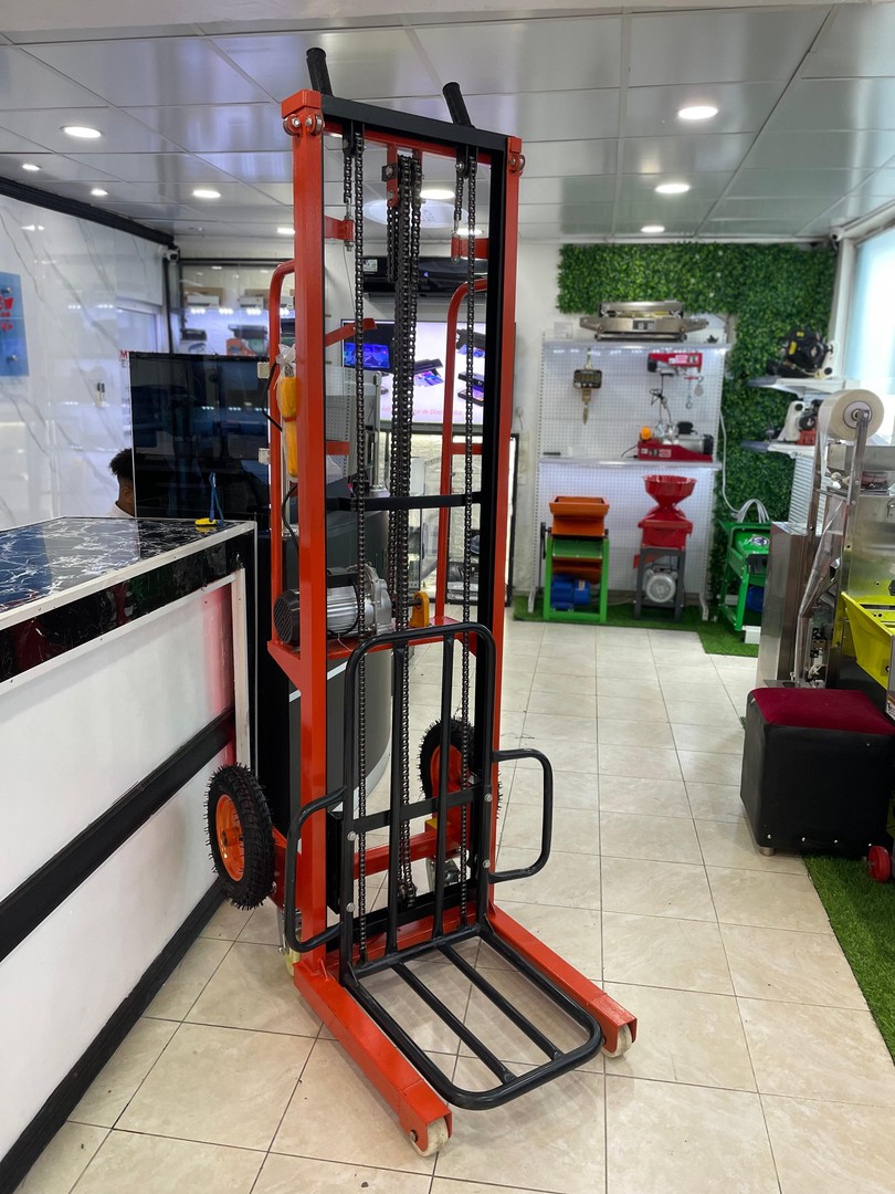 equipos profesionales - Montacargas grua Carretilla de 3 metros de elevacion electrico de 200KG 8