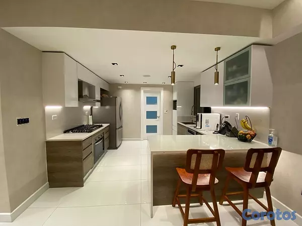 apartamentos - vendo urbanización real piso 7 amueblado tres habitaciones con baño dos parqueos 3