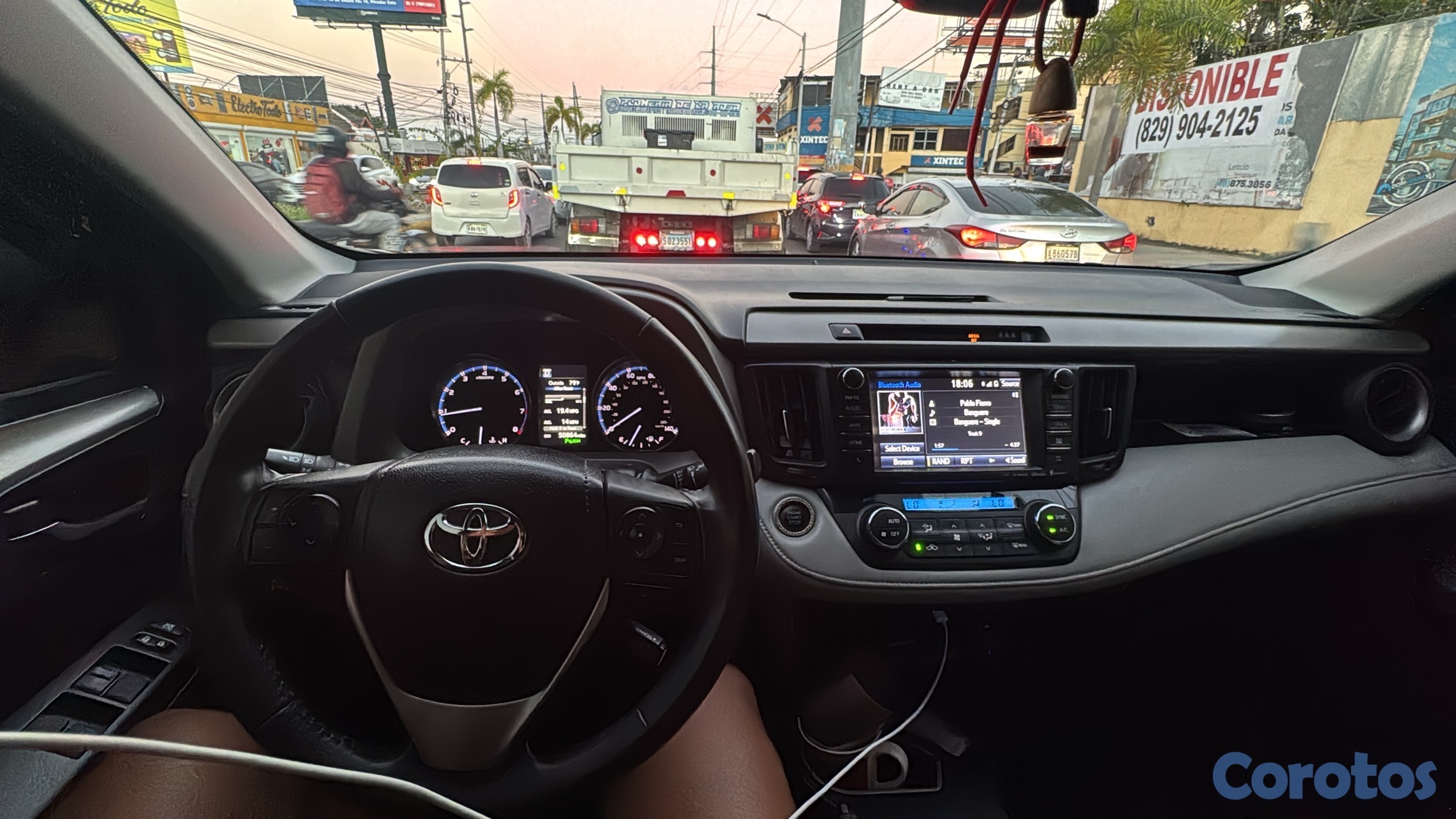 jeepetas y camionetas - Toyota RAV4 2018 – Impecable, Full Extras y Venta Directa - Negociable 
 5