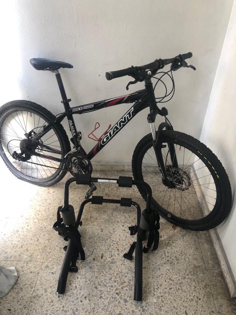 bicicletas y accesorios - BICICLETA GIANT ARO 26 CON RACK, BOMBA AIRE, CASCO