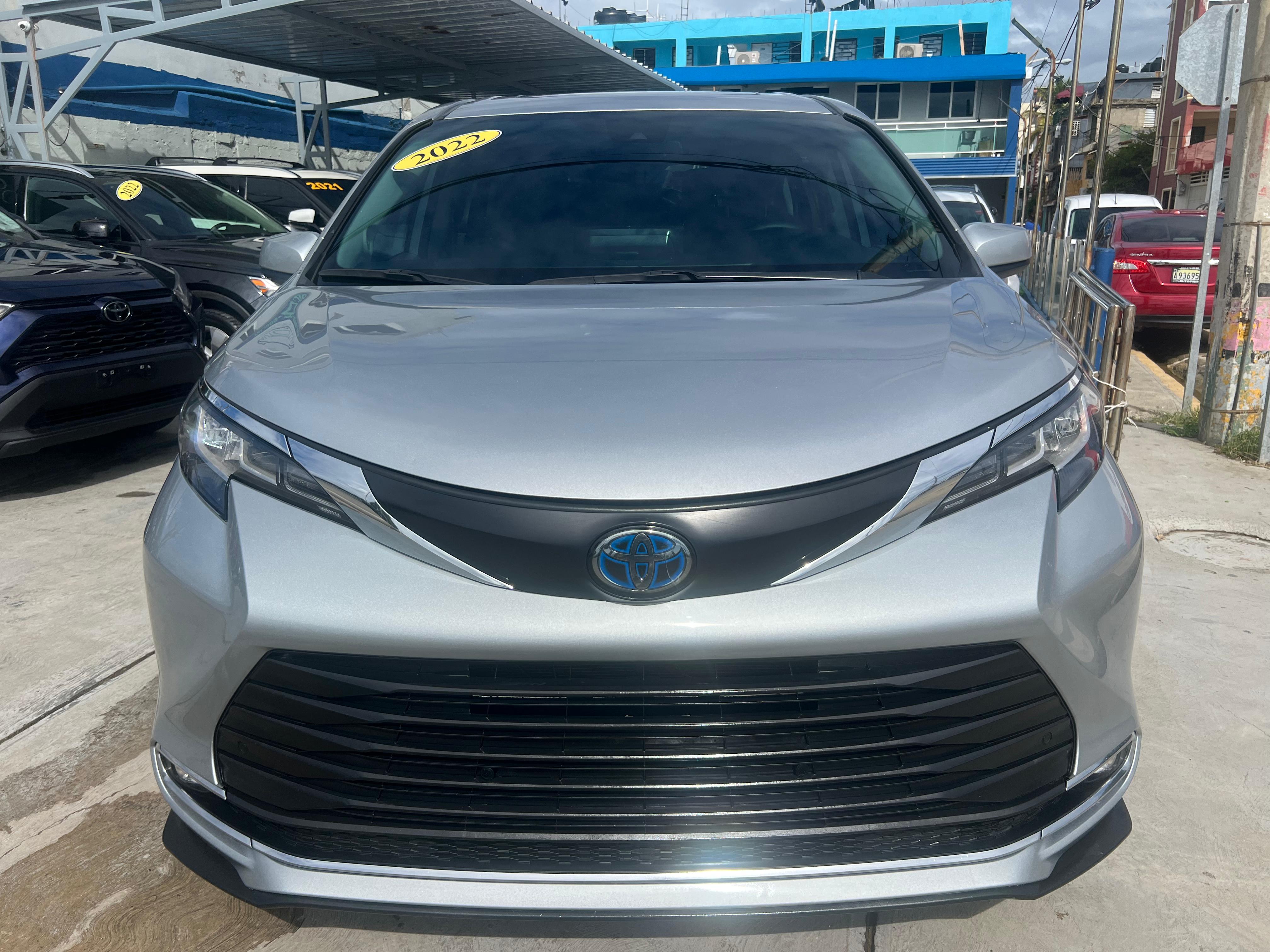 jeepetas y camionetas - Toyota Sienna XLE 2022 8
