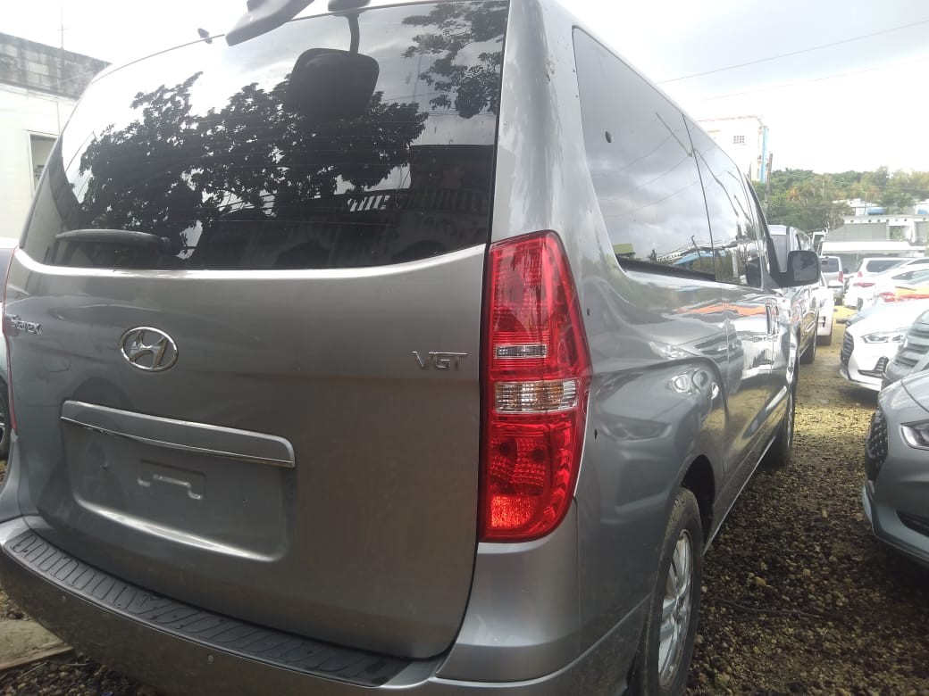 jeepetas y camionetas - HYUNDAI GRAND STAREX 2018 GRIS 7