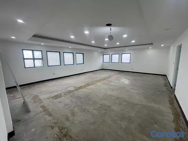 oficinas y locales comerciales - alquiló local comercial Gazcue amplio capacidad para 30 vehículos  6