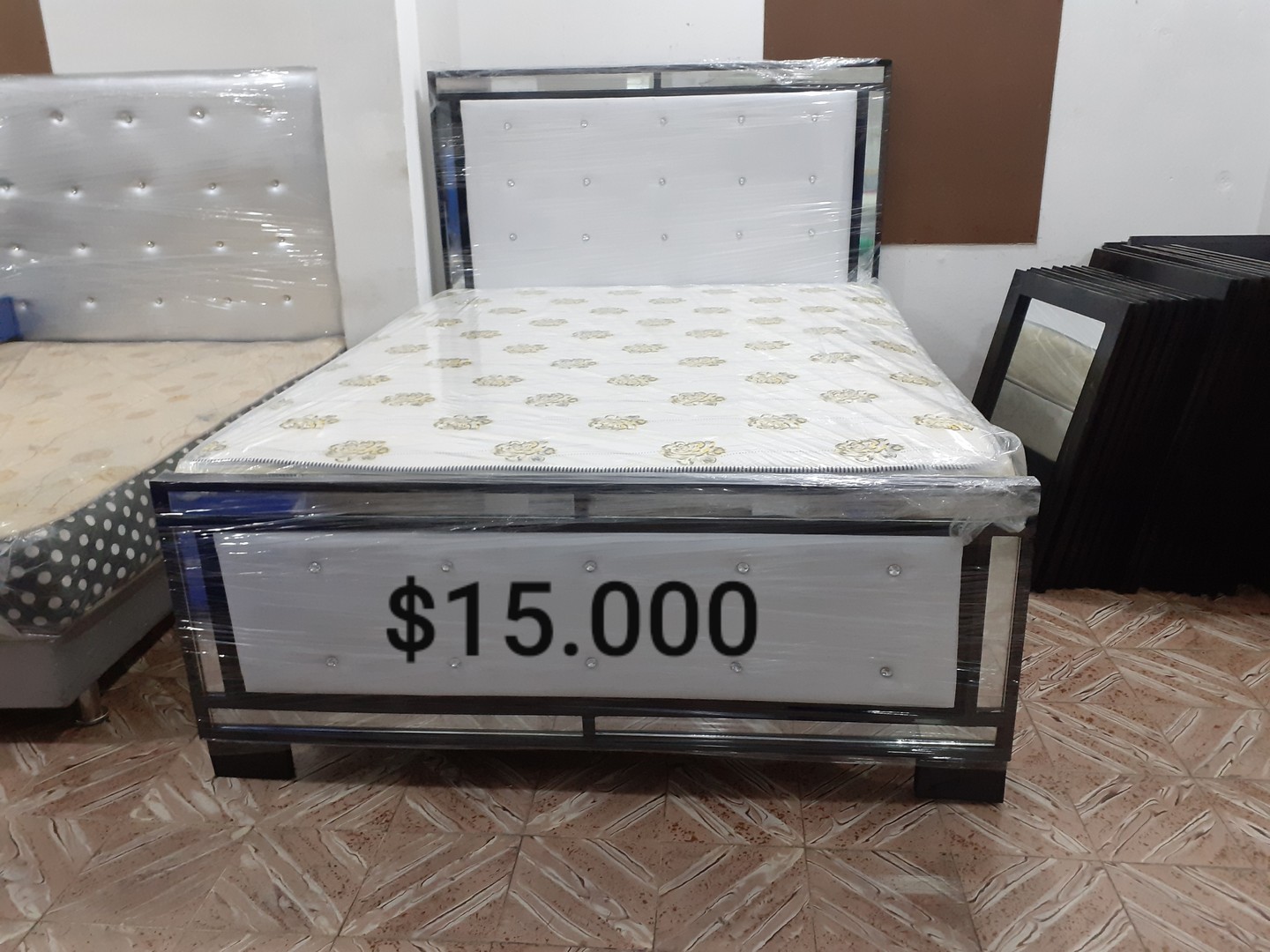 muebles y colchones - Cama con Espaldares Enmarcados en Espejos y Colchon 0