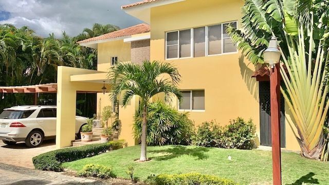 casas vacacionales y villas - Hermosa Villa Guavaberry AMUEBLADA 4 HABITACIONES USD 310,000