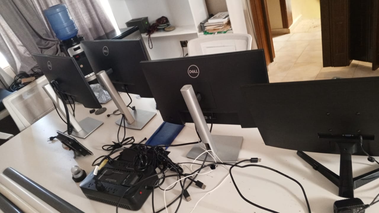 computadoras y laptops - Monitores Dell Full HD 24 Pulgadas  2
