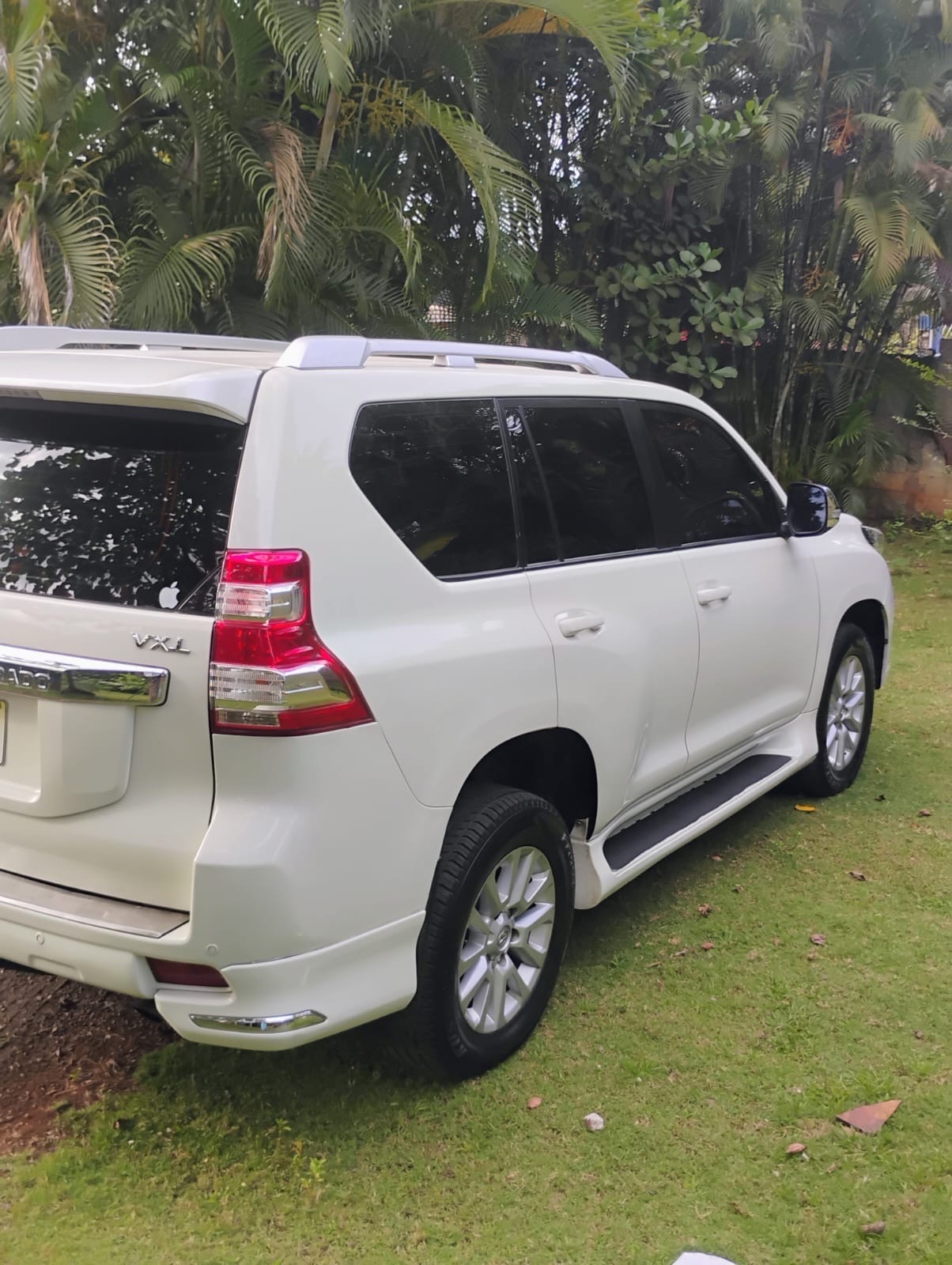 jeepetas y camionetas - Jeepeta Toyota, Land Cruiser Prado, blanca original automática. 3