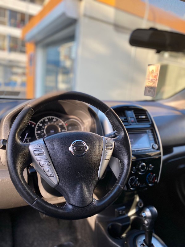 carros - Nissan versa 2018 6