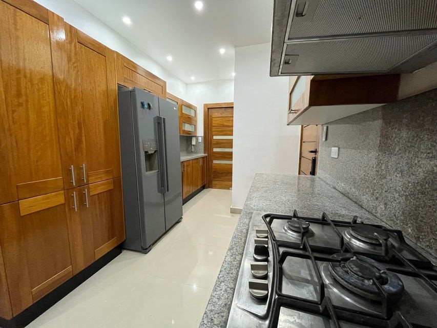 apartamentos - Lujoso Apartamento y Amplio de Tres Habitaciones en Serralles Amueblado  8