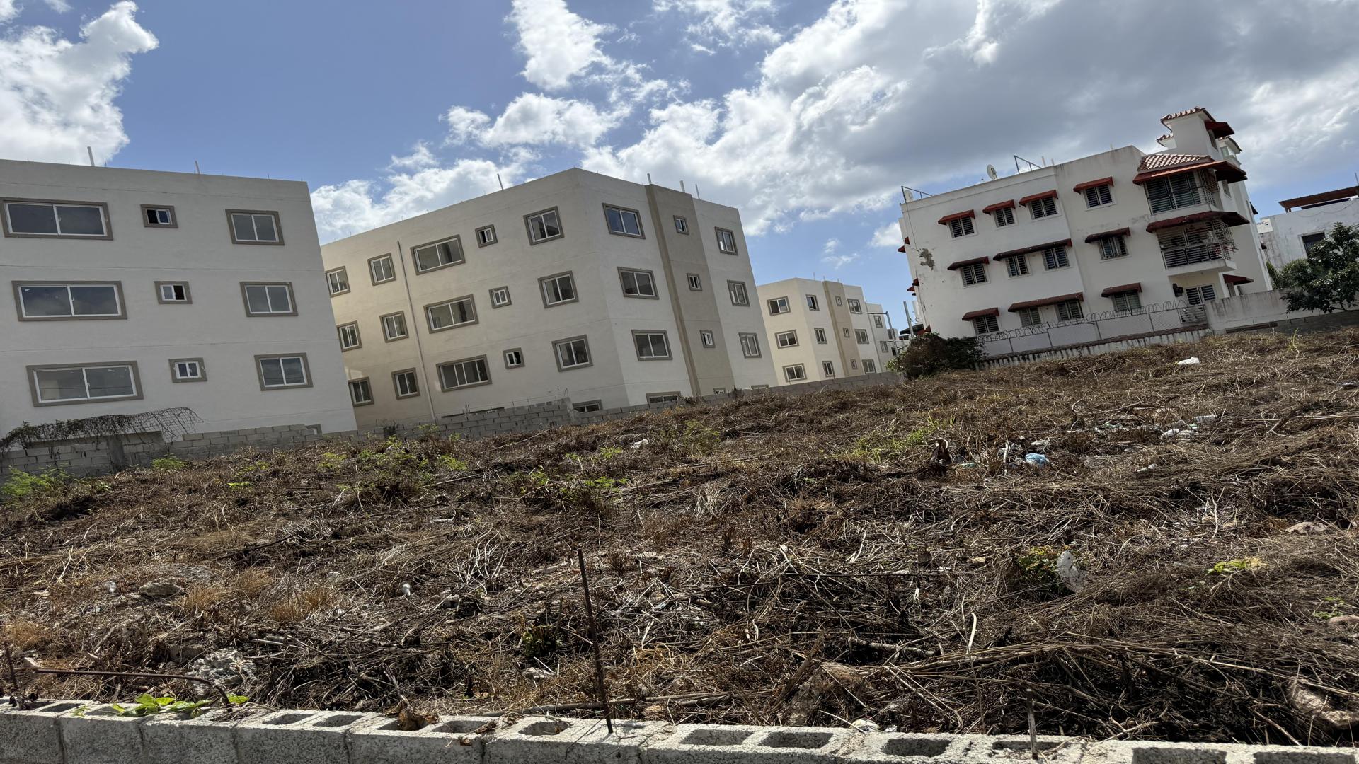 solares y terrenos - TERRENO EN SAN ISIDRO DE ESQUINA 2