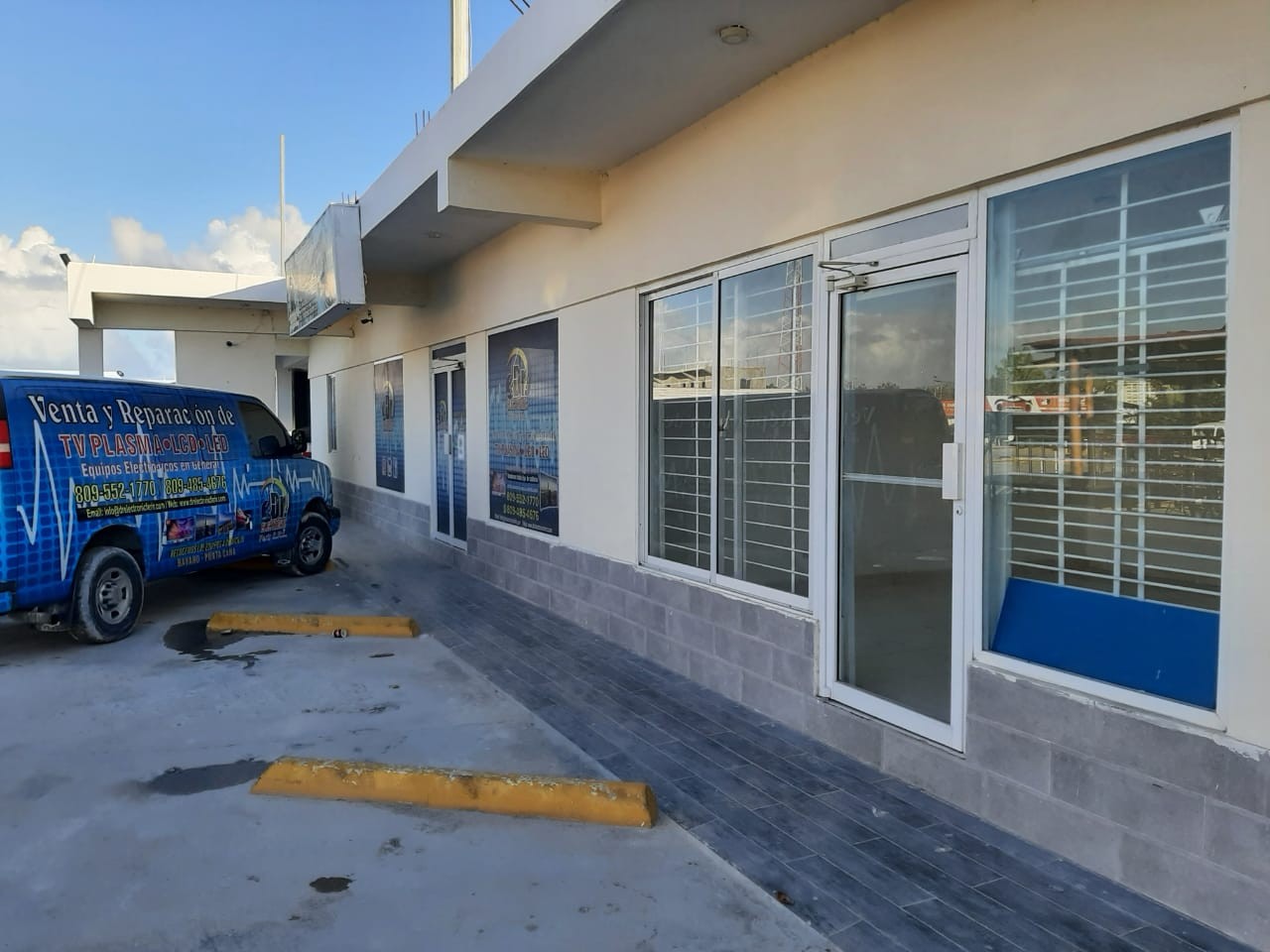 oficinas y locales comerciales - Se Alquila local en Bávaro Punta Cana