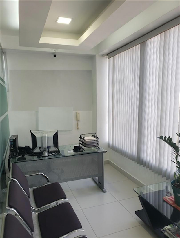 oficinas y locales comerciales - Oficina en zona céntrica de arroyo hondo 5