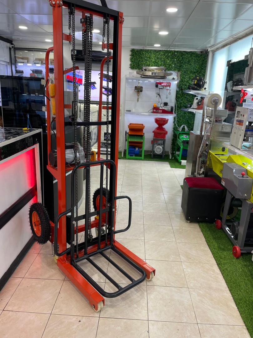 equipos profesionales - Montacargas grua Carretilla de 3 metros de elevacion electrico de 200KG 9