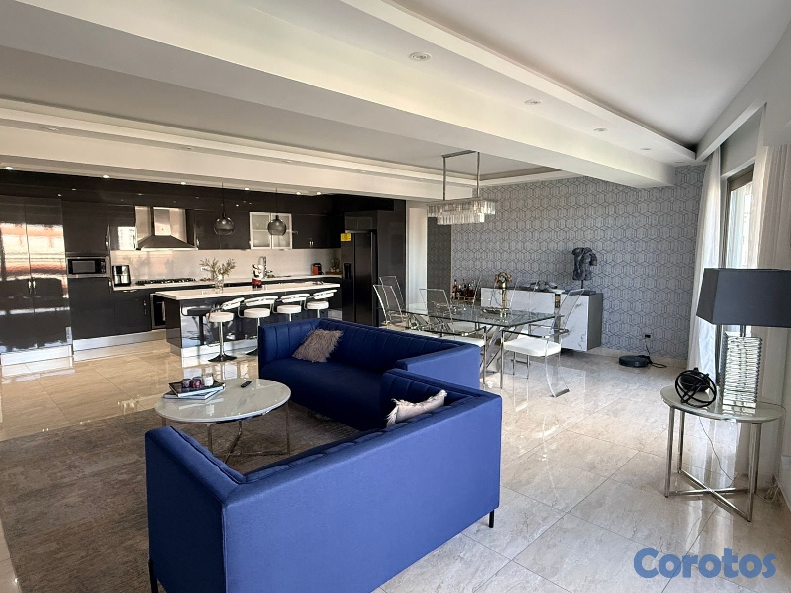 apartamentos - vendo bella vista sur piso 7 dos hab 2.5 baños dos parqueos balcón lujo área soc 8