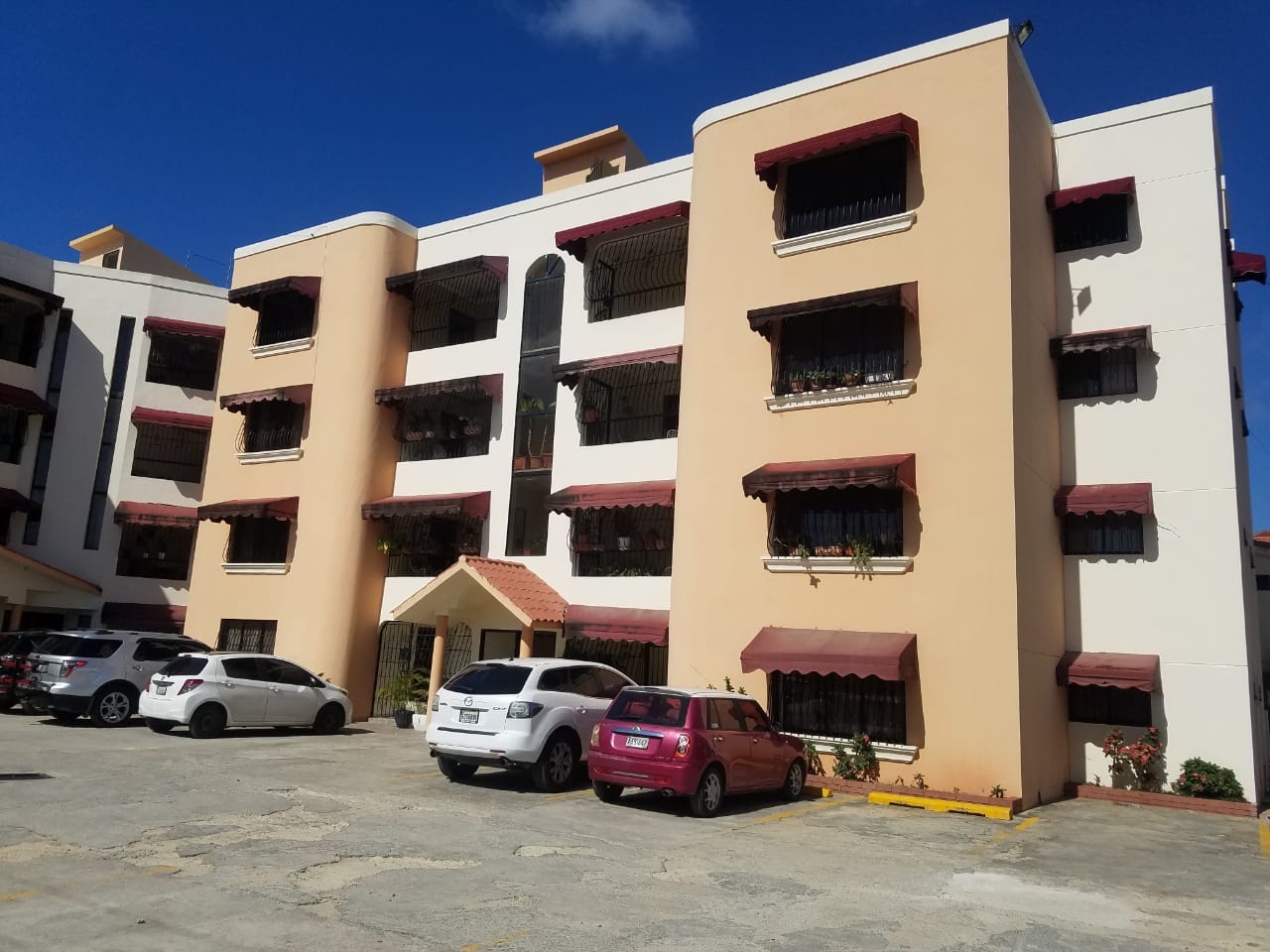 apartamentos - Venta de apartamento en Alma Rosa 2da 4to piso con 151mts Santo Domingo 