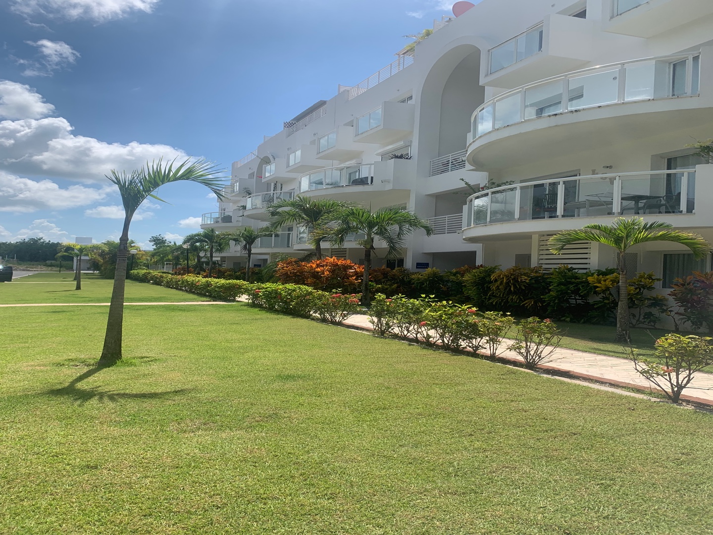 apartamentos - Vendo apto en Playa Nueva Romana 
80. Mts. De construcción us$ 165,000 6