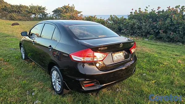 carros - SUZUKI Ciaz Swift  2