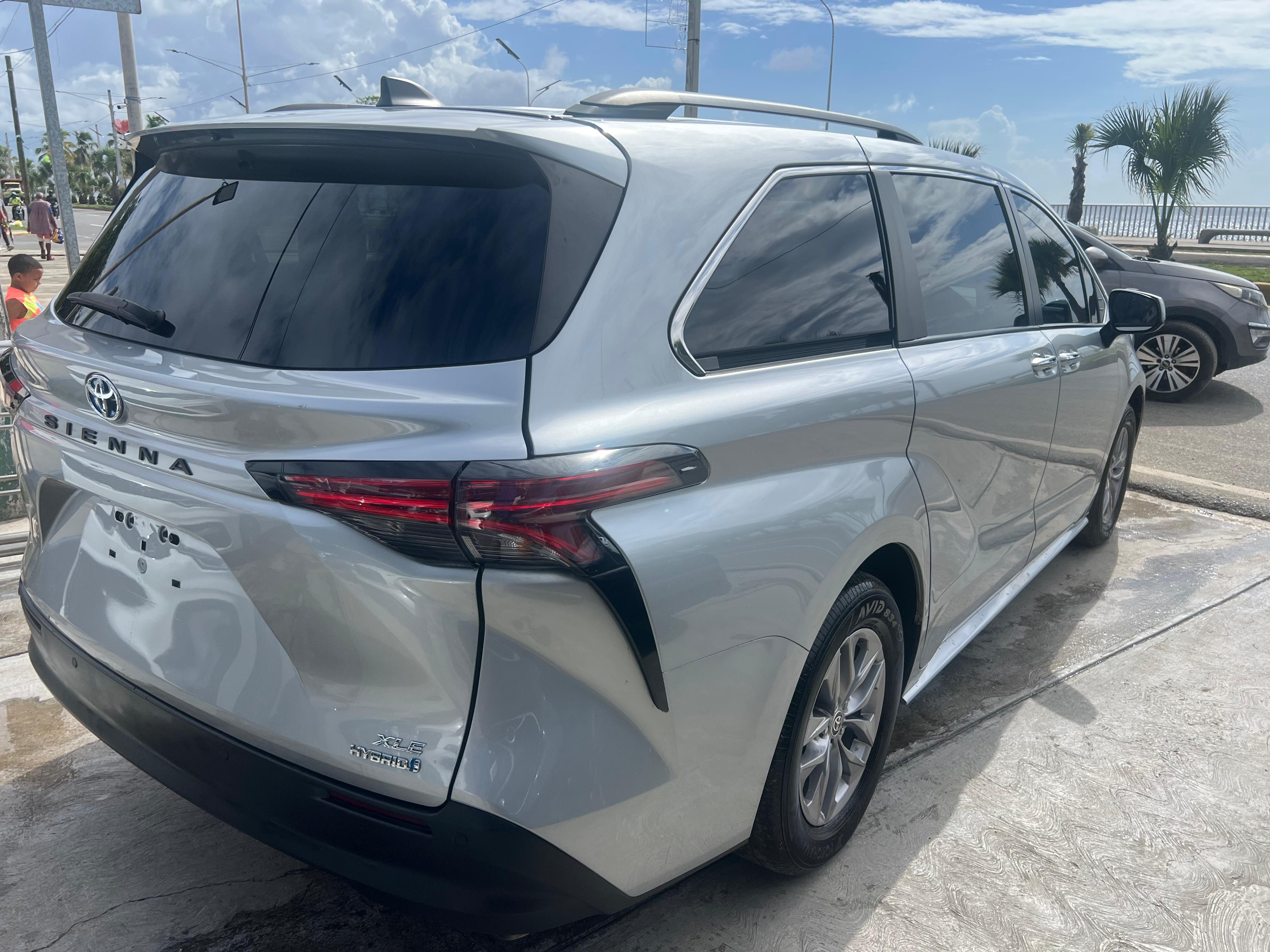 jeepetas y camionetas - Toyota Sienna XLE 2022 9