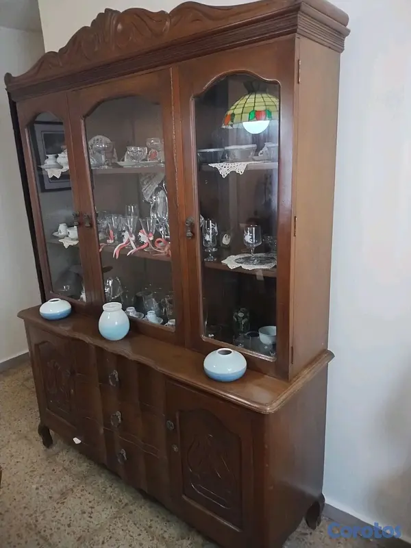 muebles y colchones - está una vitrina de caoba centenaria ,con tres puertas de cristalería y 5 gaveta 2