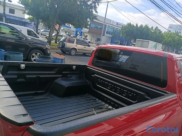 jeepetas y camionetas - Mitsubishi Tritón Diésel Doble Cabina 4WD 25  6