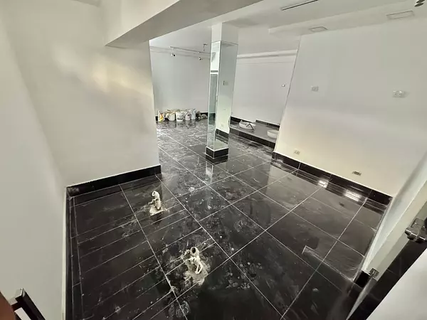 oficinas y locales comerciales - Local Comercial en Alquiler NACO USD 2,000.00  4
