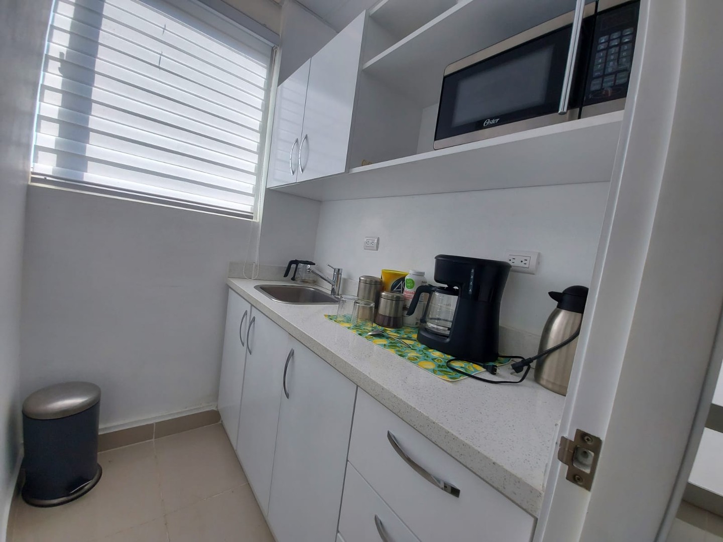 oficinas y locales comerciales - alquilo Consultorio médico amueblado  en la esperilla  2