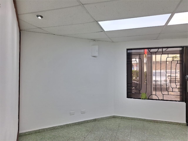 oficinas y locales comerciales - Alquiler de local oficina en Piantini 