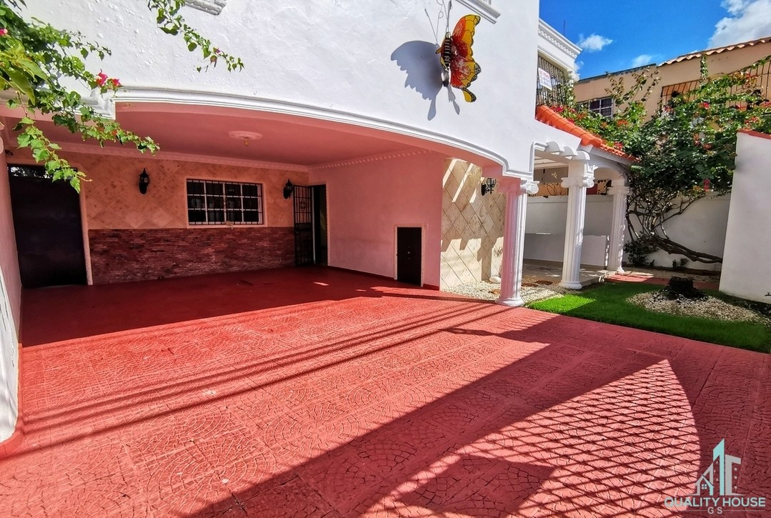 Casa en venta con patio Prado Oriental en Autopista San Isidro Santo Domingo Est