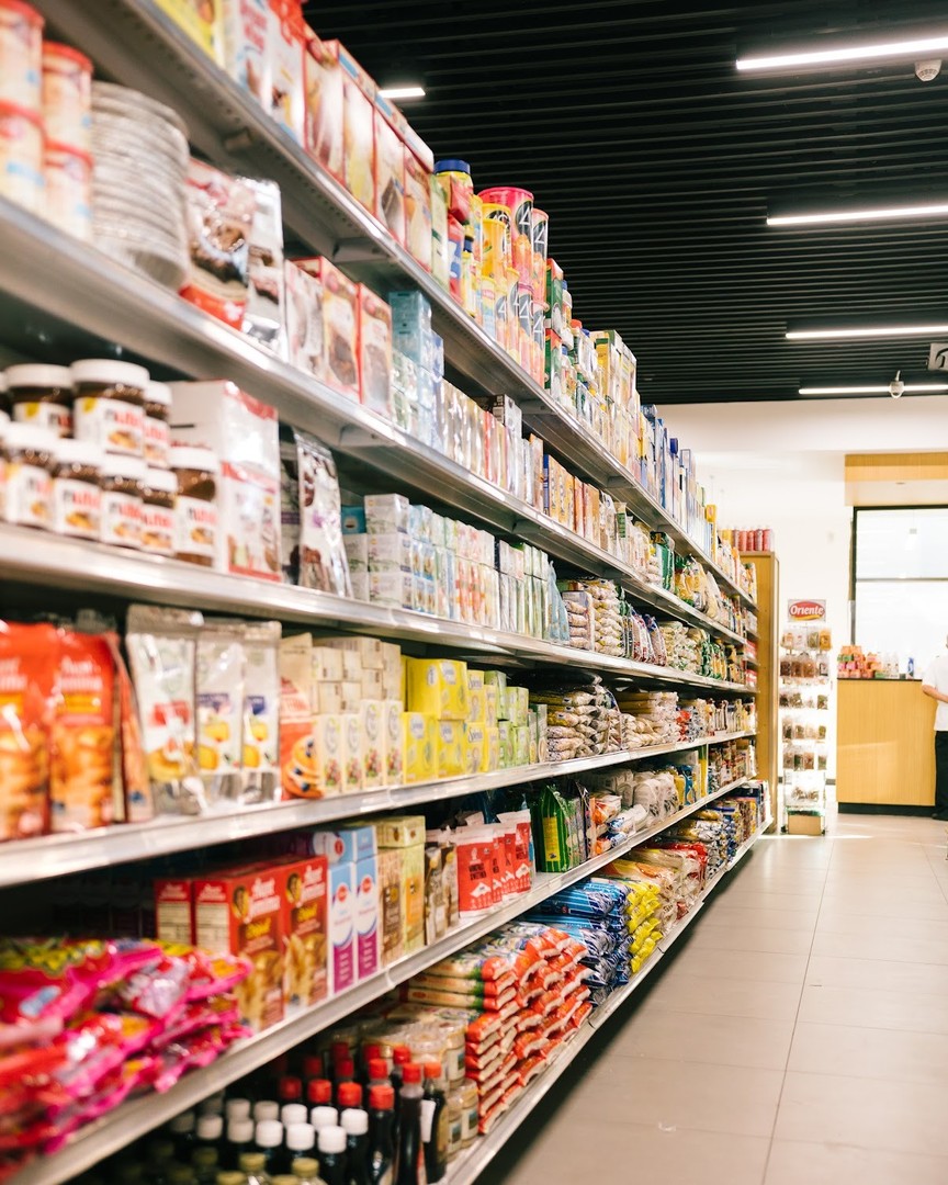 oficinas y locales comerciales - Local en Venta en Piantini para Supercado u oficina  3