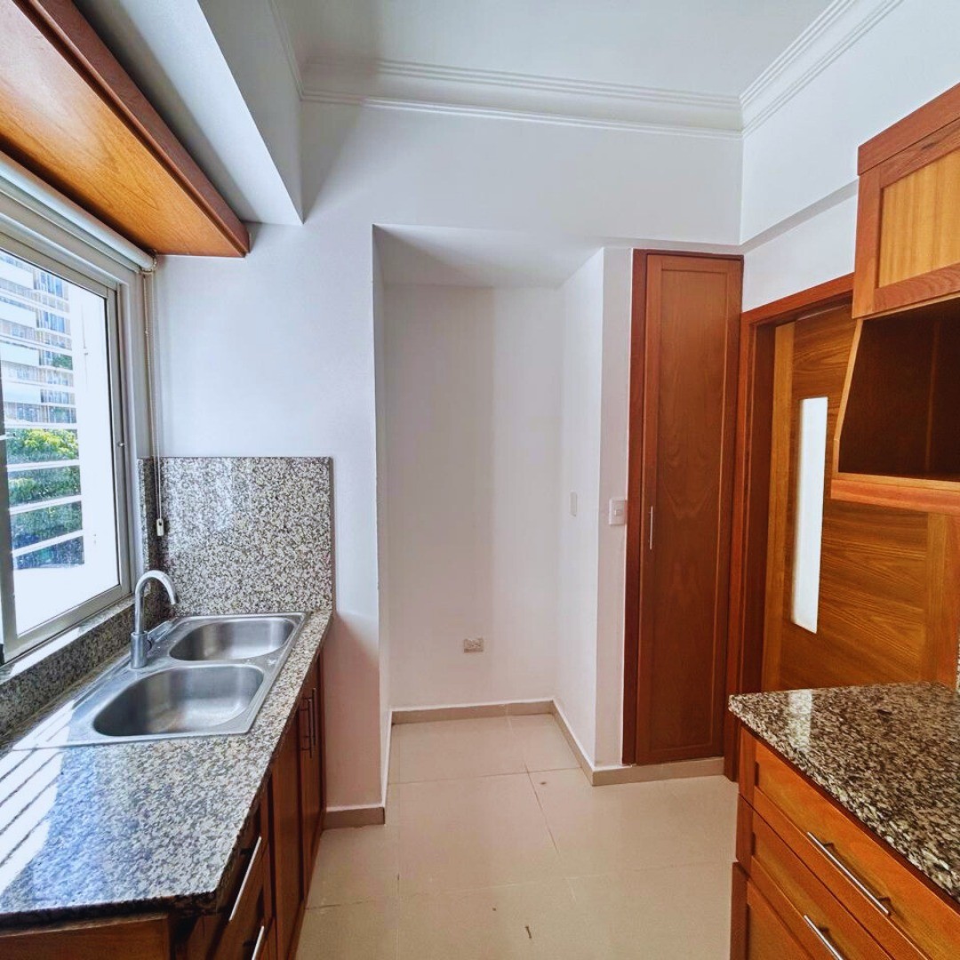 apartamentos - Apartamento en Alquiler en Evaristo Morales CON TERRAZA PRIVADA.
2 Hab 
US$1,300 1