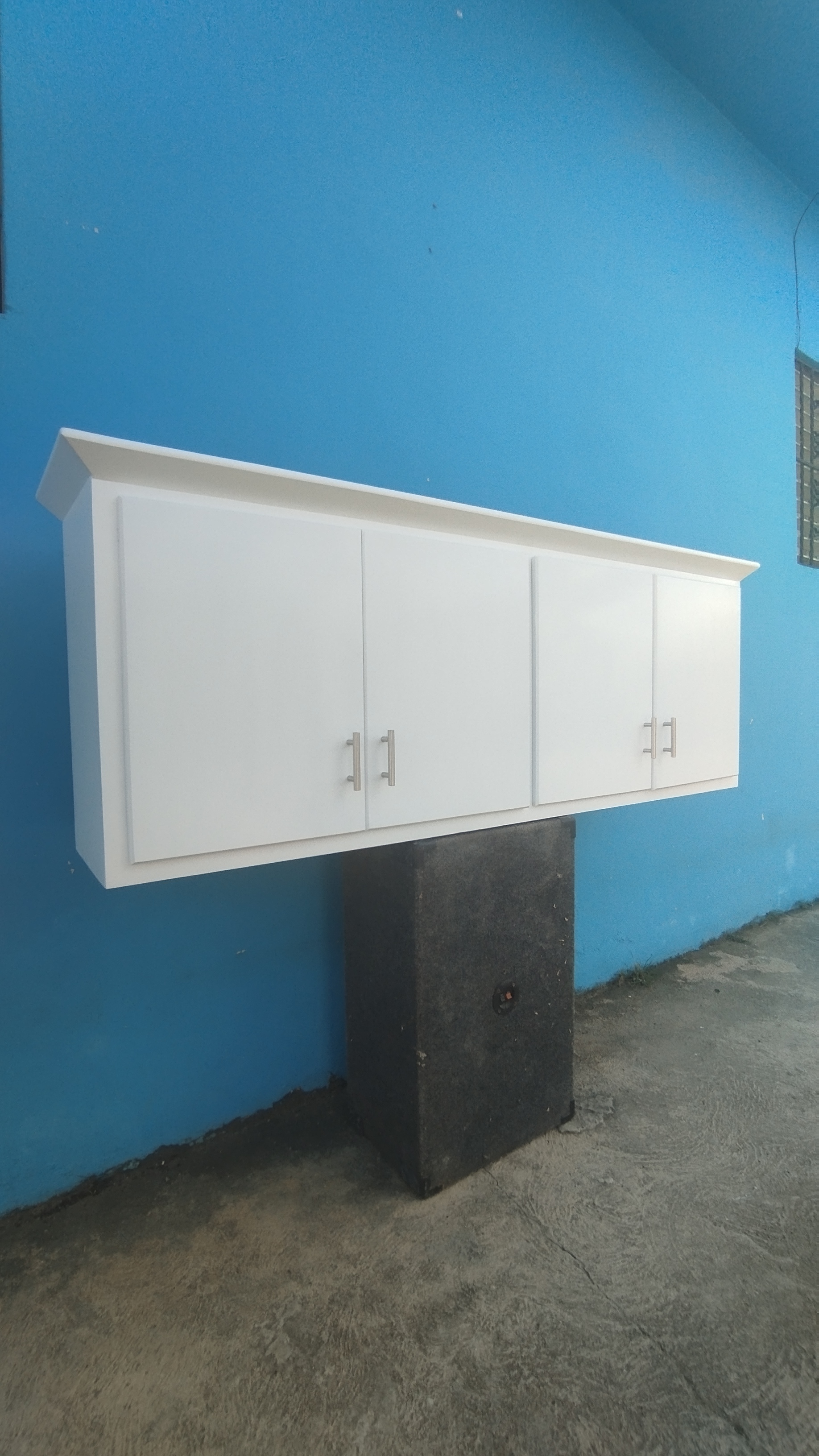 muebles y colchones - Gabinete blanco en Hidrofugo  0