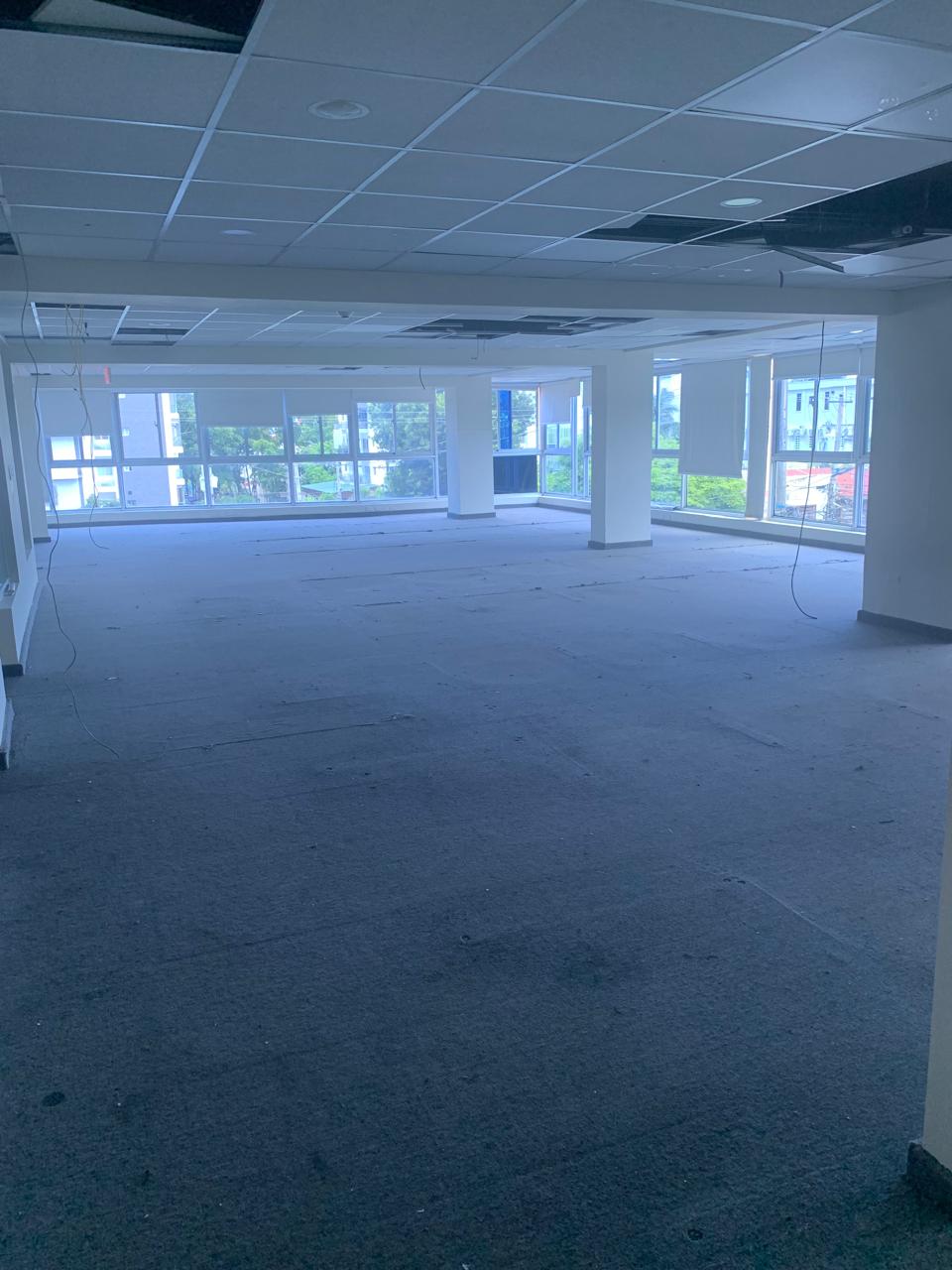 oficinas y locales comerciales - Alquiler amplio local 3er nivel plaza, Gazcue 0