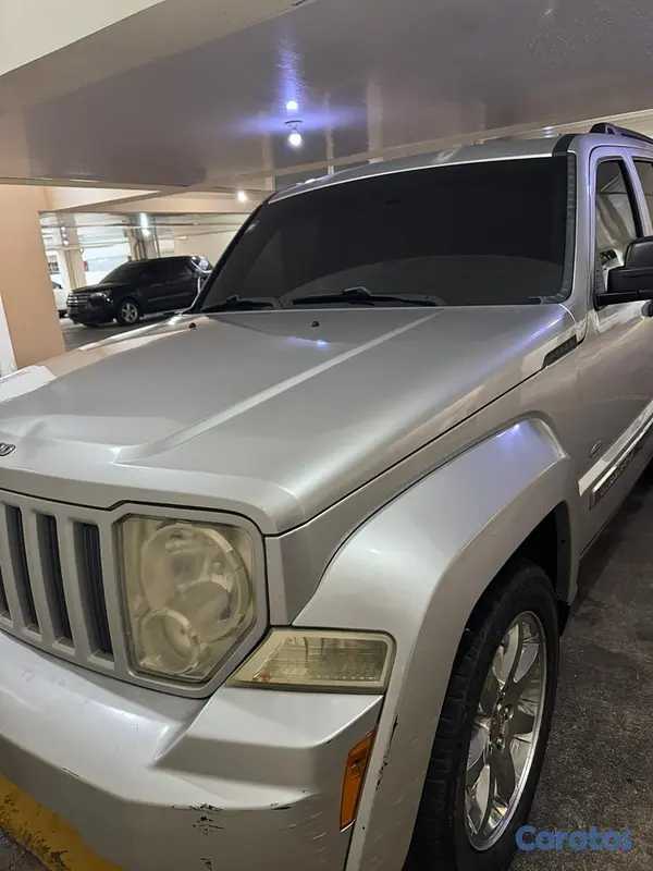 jeepetas y camionetas - Vendo Jepp Liverty  3