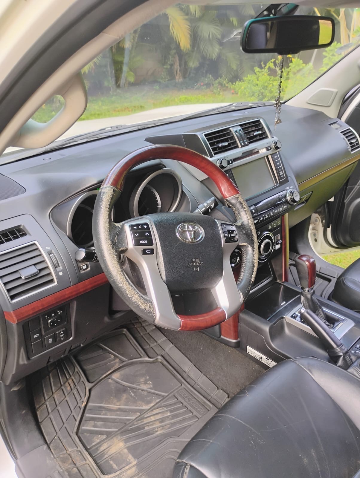 jeepetas y camionetas - Jeepeta Toyota, Land Cruiser Prado, blanca original automática. 4