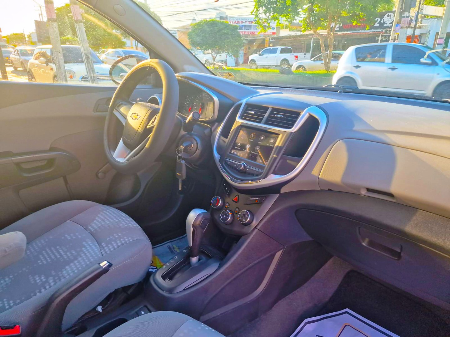 carros - 2018 Chevrolet Sonic LS  5