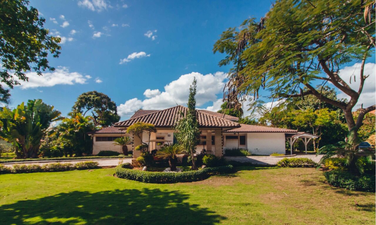 casas vacacionales y villas - Vendo villa en La Romana en Casa de campo 