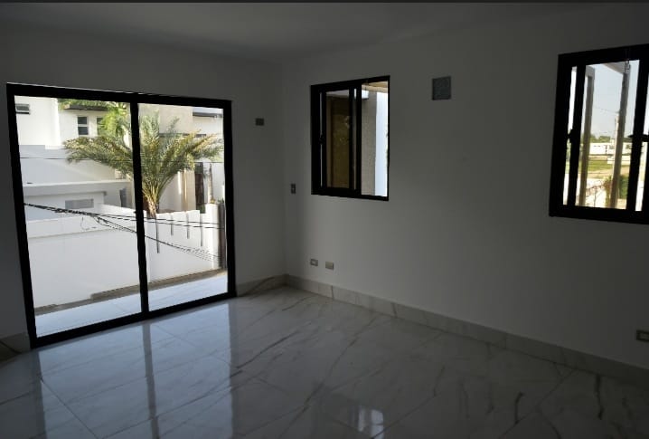 casas - Se Vende Casa de 2 Niveles en Las Carmelitas  3