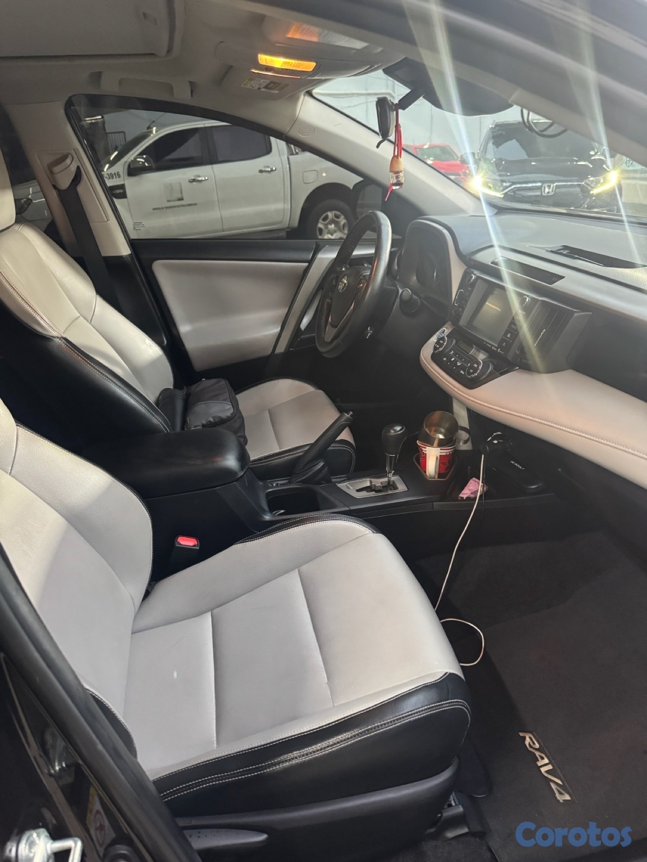 jeepetas y camionetas - Toyota RAV4 2018 – Impecable, Full Extras y Venta Directa - Negociable 
 7