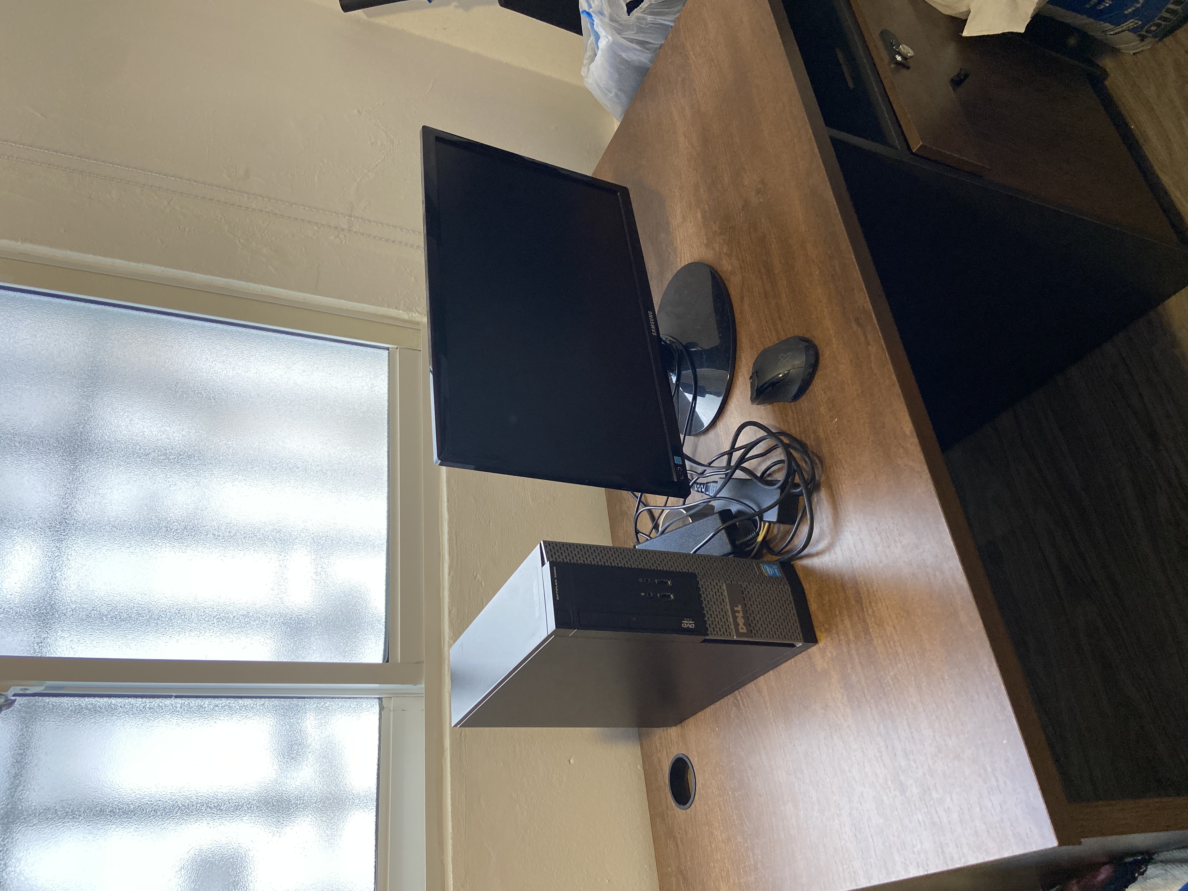 articulos de oficina - Escritorio de IKEA y pc  1