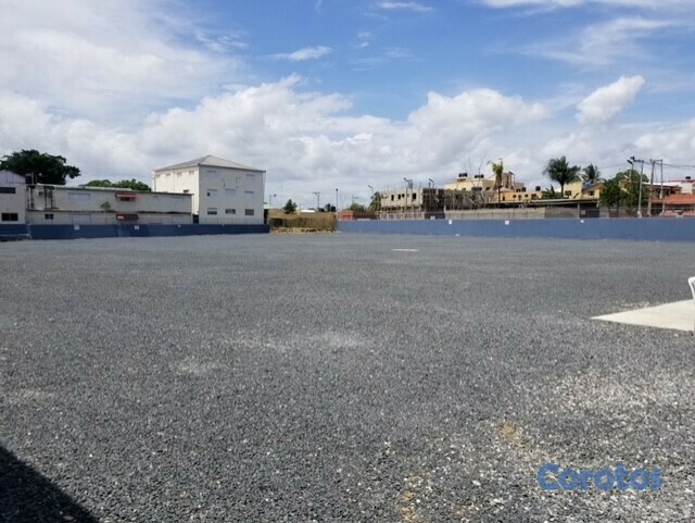 oficinas y locales comerciales - Se vende Parqueo Comercial detrás parada Metro Mamá Tingó 4