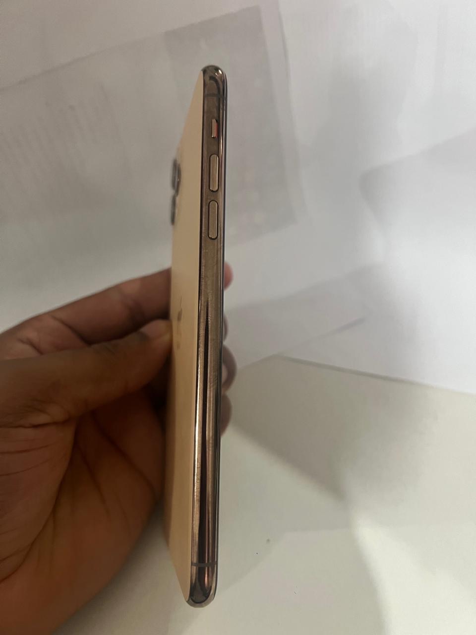 celulares y tabletas - iPhone 11 Pro Max  2