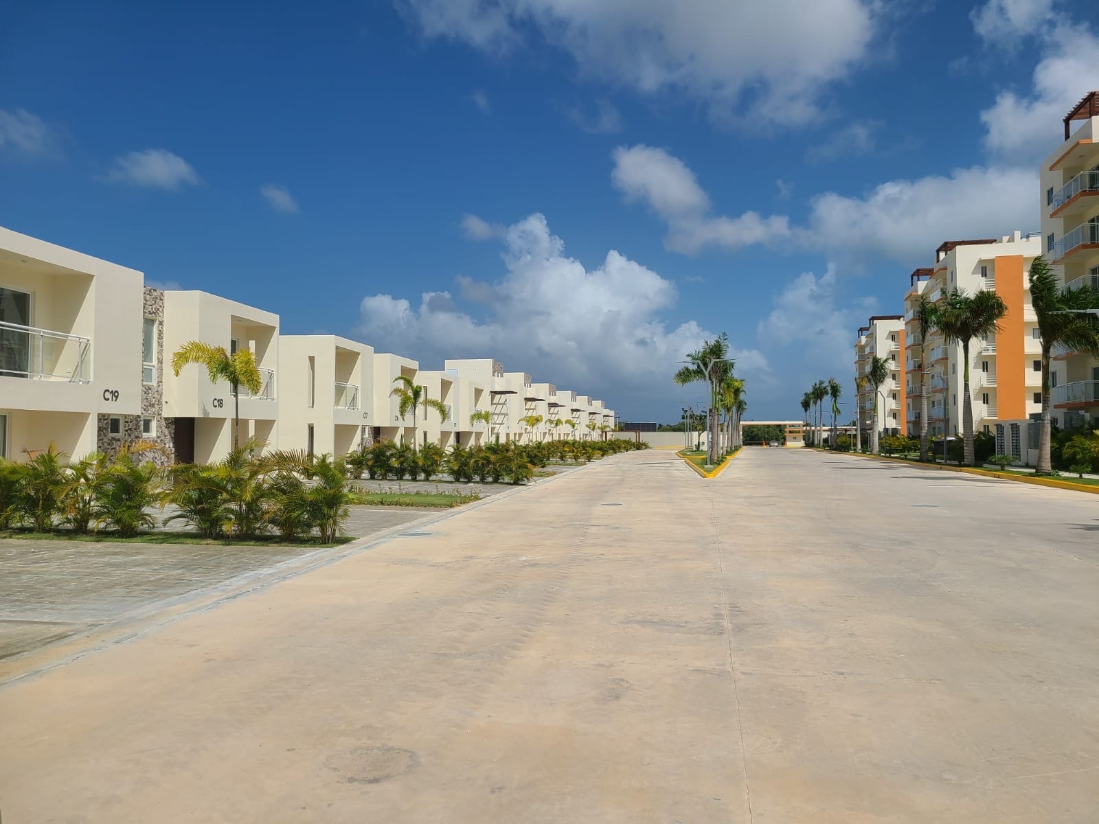 apartamentos - RESIDENCIAL CRISFER PUNTA CANA
VILLA EN ALQUILER SIN MUEBLAR  8