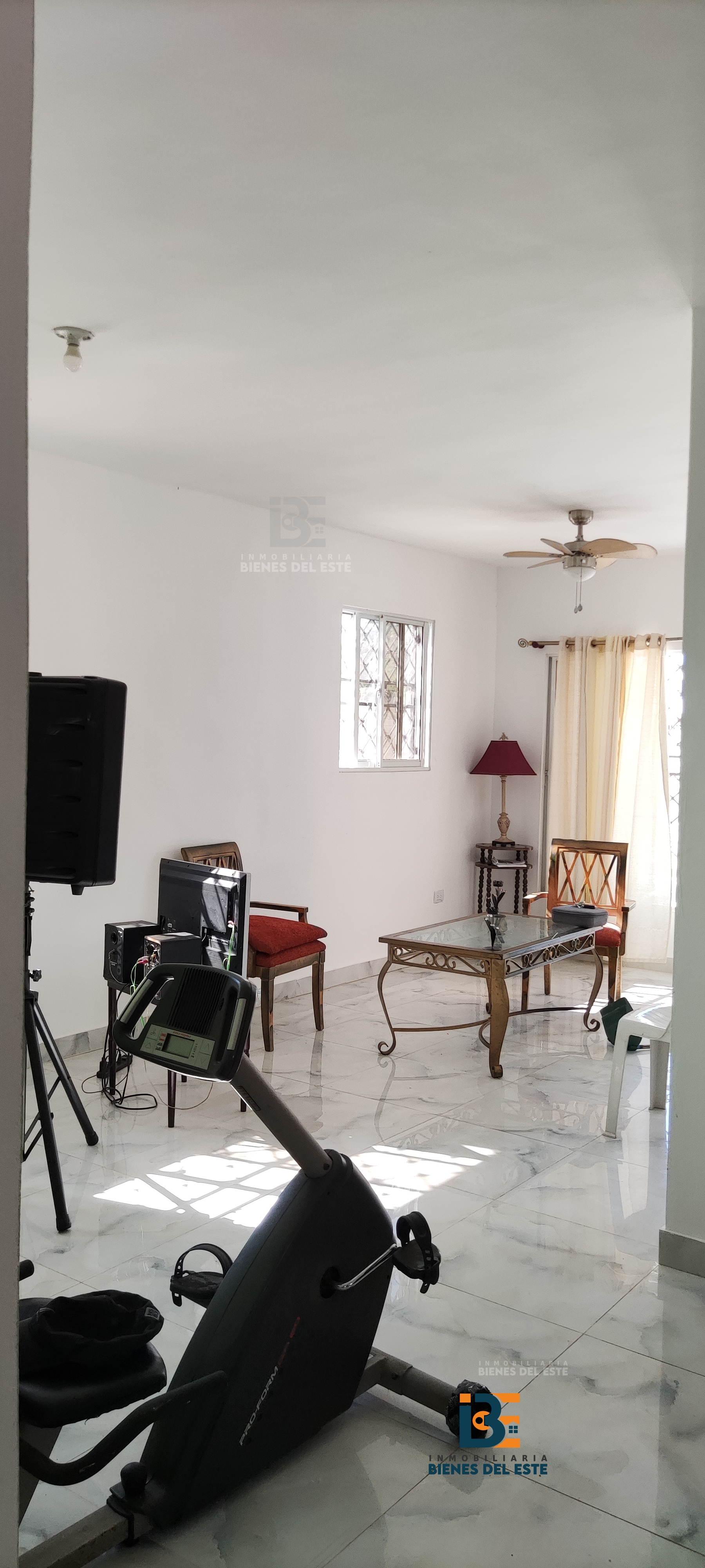 casas - Se Vende Casa de Oportunidad con Marquesina Doble. 3